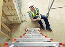 Zásady bezpečnosti práce při používání žebříků + 11 tipů, jak předejít pádu